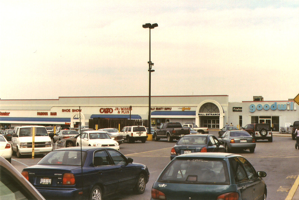 Mountaineer Mall, WV The Mountaineer Mall open… Flickr