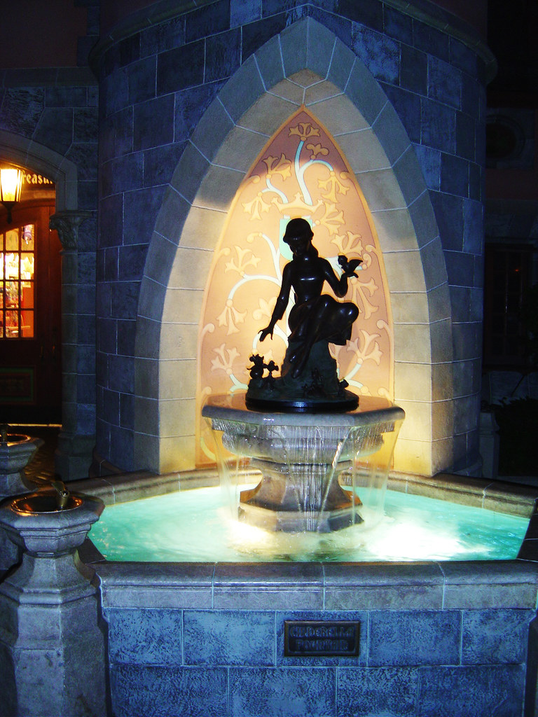 Cinderella's Fountain Cinderella's Fountain Magic Kingdom … Flickr