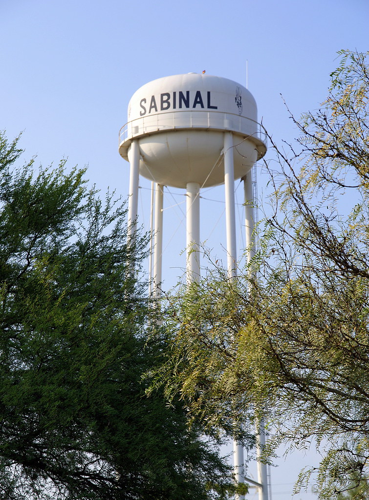Sabinal Water Tower (Yellowjackets) Sabinal, Texas www… Flickr