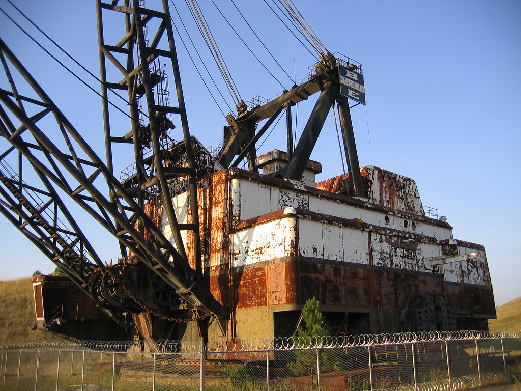 Knob Mine Bucyrus Erie 1570 Walking Dragline a photo on Flickriver