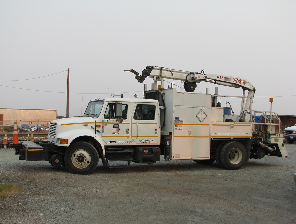 Union Pacific 69754 International 4900 HyRail Boom Truck … Flickr