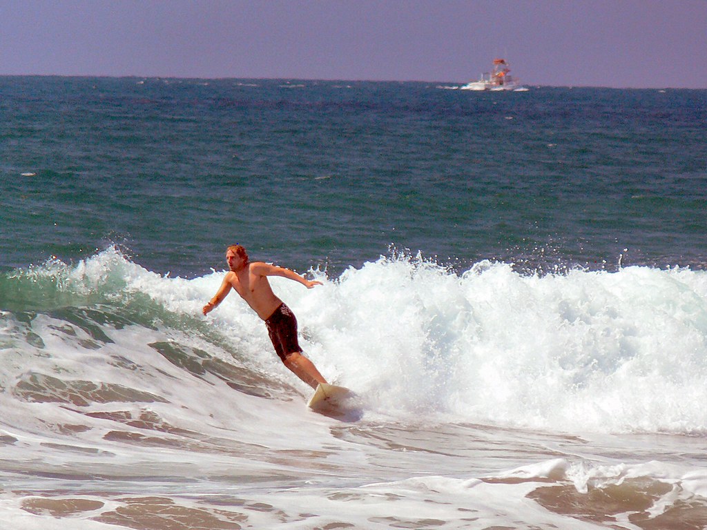 Surfing Carlsbad State Beach Last weekend of Summer. Surfi… Flickr