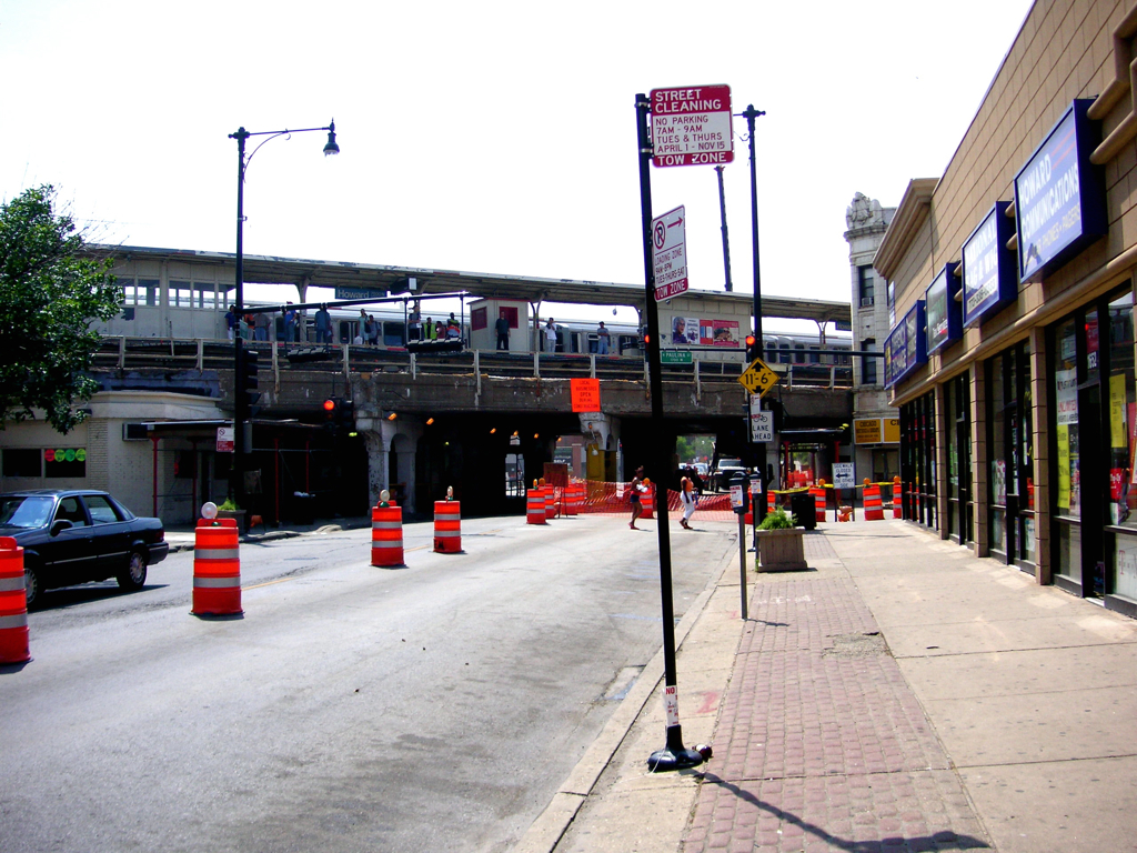 Howard Street CTA Stop The Howard Street station is the no… Flickr