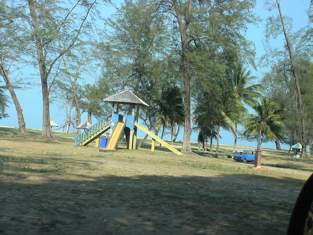 Bisikan Bayu Beach Cherang Ruku Kelantan