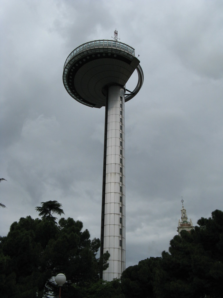 madrid200806101603 El Faro ("The Lighthouse") of Moncloa… Flickr