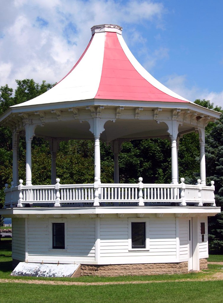 FOND DU LAC, WISCONSIN* The gazebo at Lakeside Park in Fon… Flickr