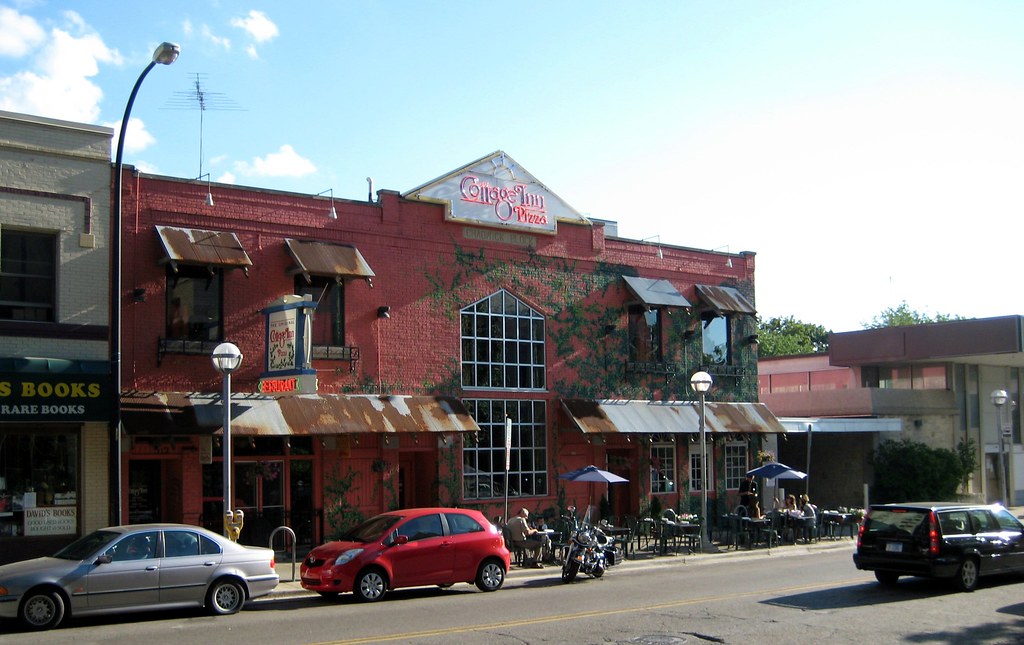 Cottage Inn Pizza Interesting how they painted the brick o… Flickr