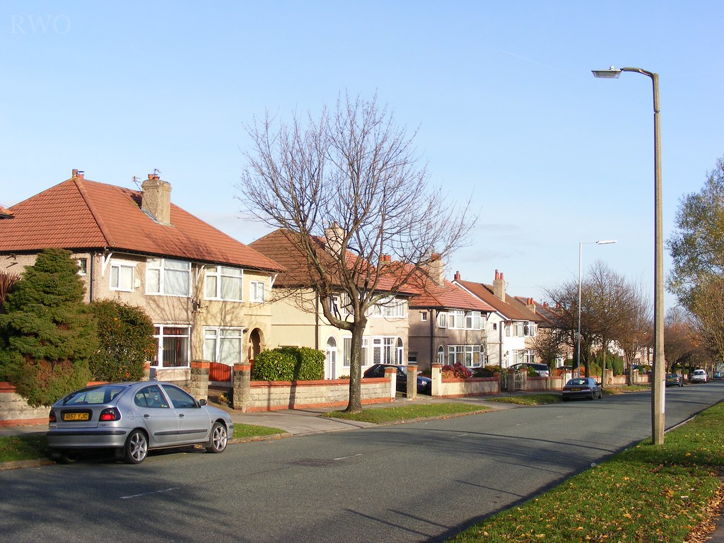 Bedford Drive, Tranmere Neat semi detached housing lines B… Flickr