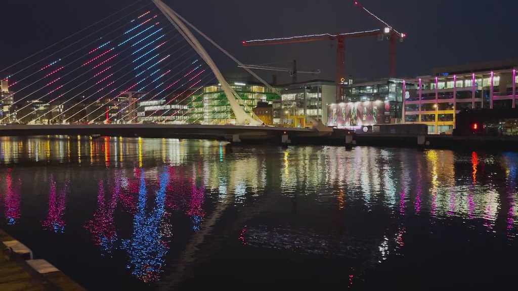WINTER LIGHTS AT THE SAMUEL BECKETT BRIDGE A CHRISTMAS LIGHT SHOW