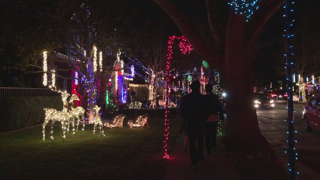 Visiting The Willow Glen Holiday Lights (122720) Video C… Flickr