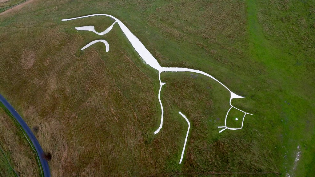Uffington White Horse, 1380 and 550 bc The Uffington White… Flickr