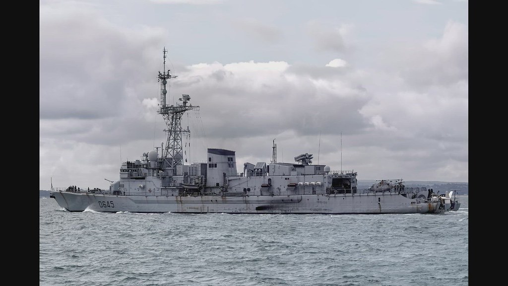 La MottePicquet French frigate La MottePicquet leaving P… Flickr