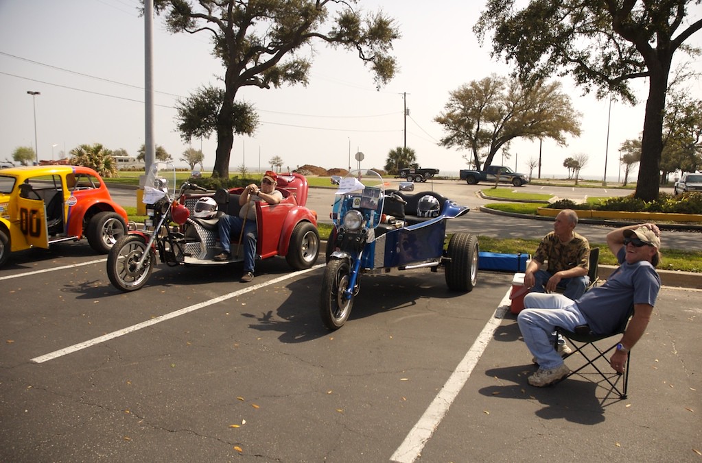 VW car show at Edgewater Mall 2 Locals enjoying themselves… Flickr