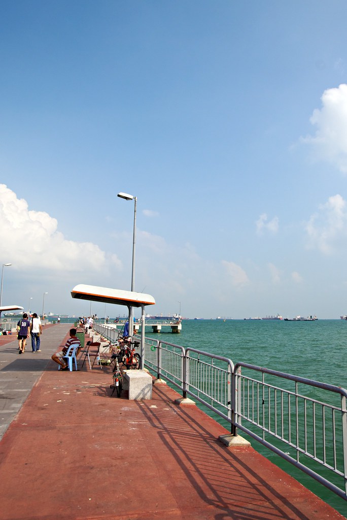 fishing Bedok Jetty So I dragged hesdetang along for a m… Flickr