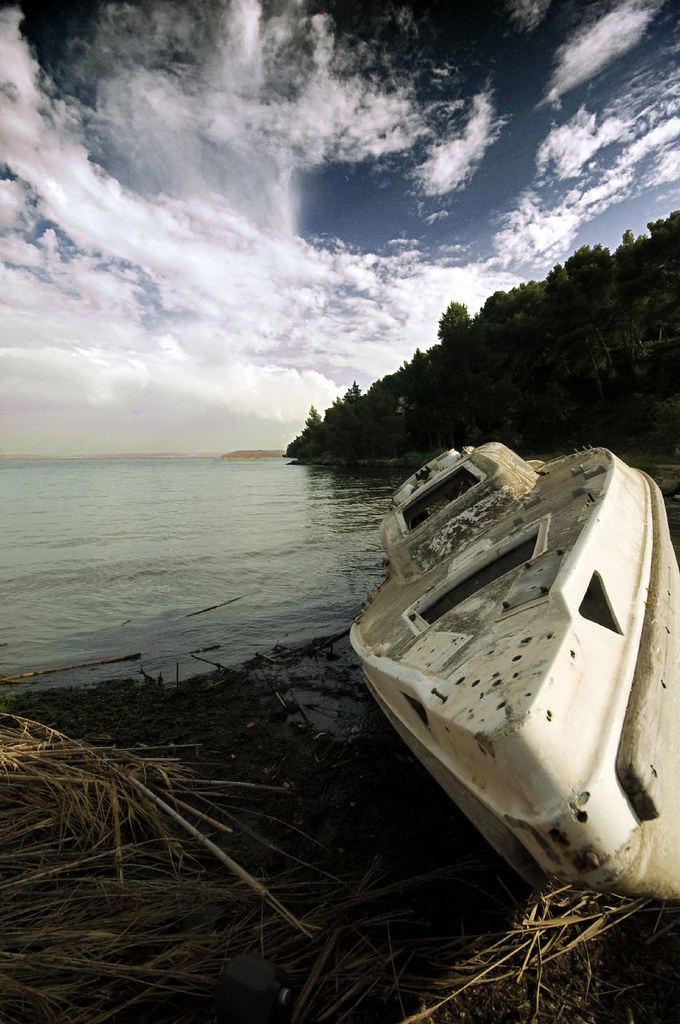 Epave autour de l'étang de berre Photo un peu ancienne que… Flickr