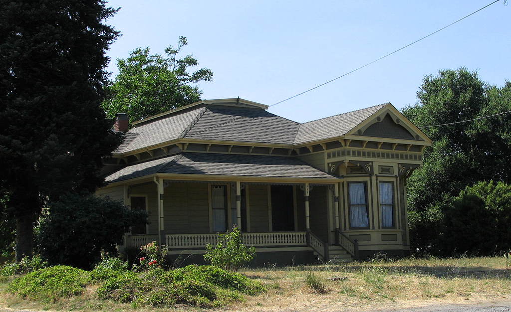 Old Healdsburg House This lovely old house is on Grove Str… Flickr