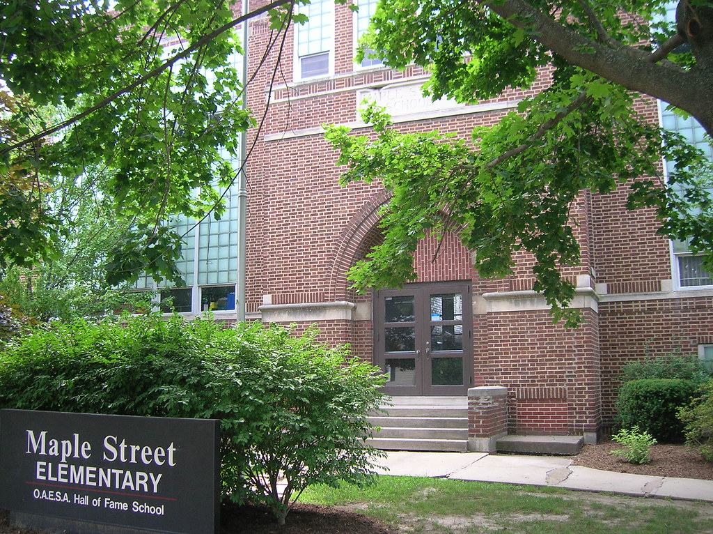 080307 Maple Street School 1Orrville, Ohio (2) Aaron Turner Flickr