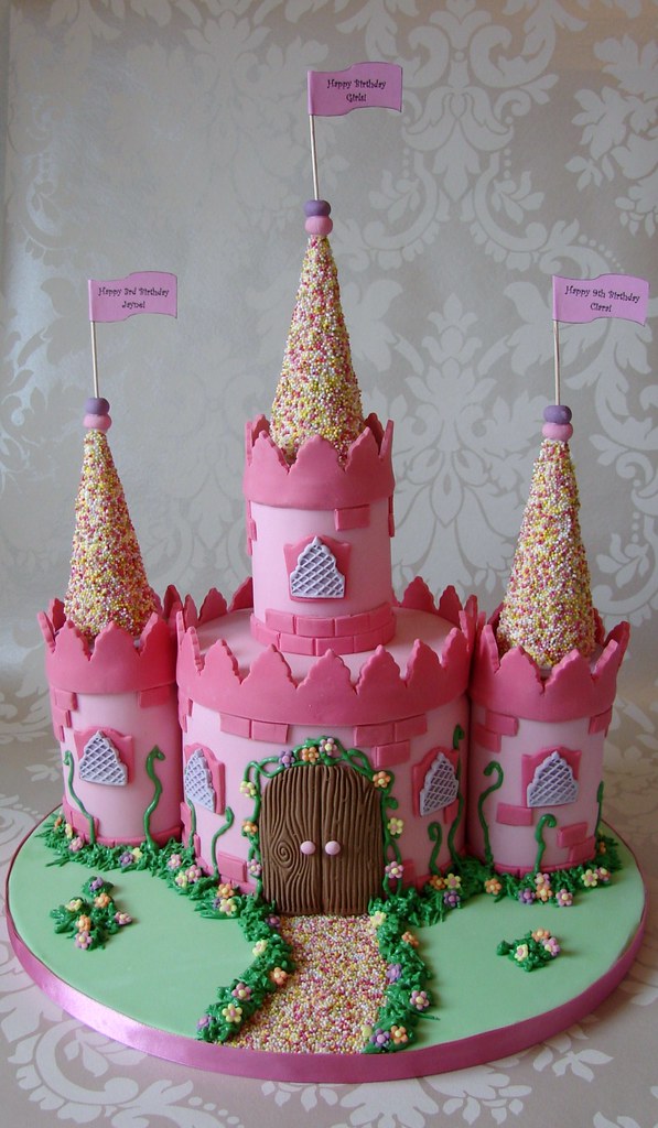 Top more than 80 castle birthday cake girl super hot awesomeenglish