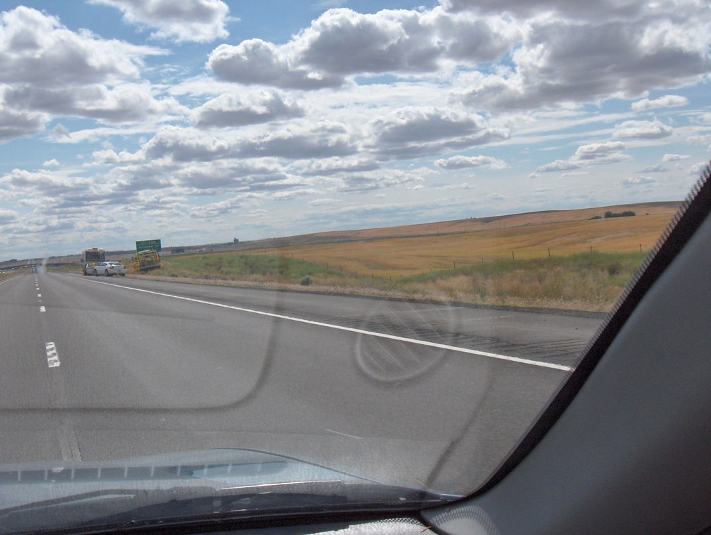 HPIM2378 A boat trailer lost a wheel (not just tire) and s… Flickr