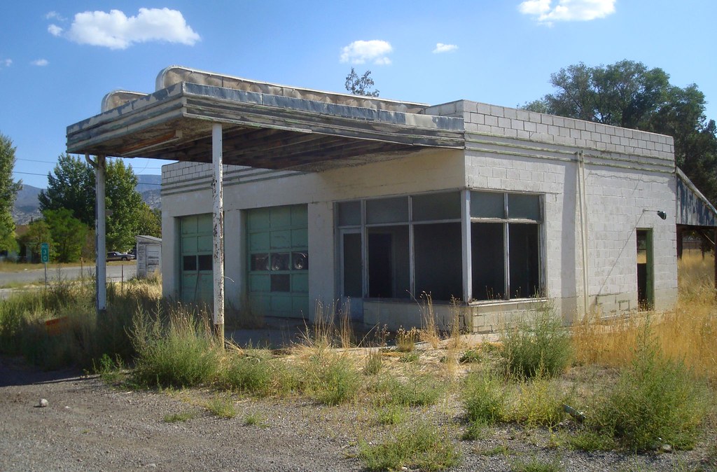 Abandoned in Levan Abandoned gas station on Main Street in… Flickr