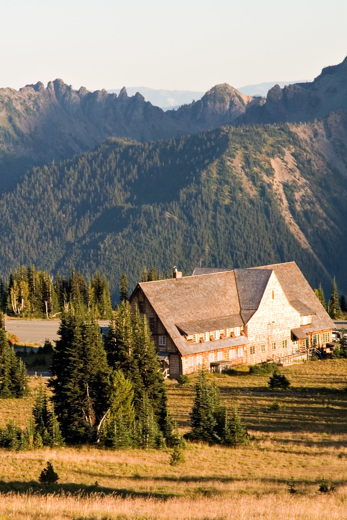 Sunrise Ranger Station Taken from near the main parking lo… Flickr