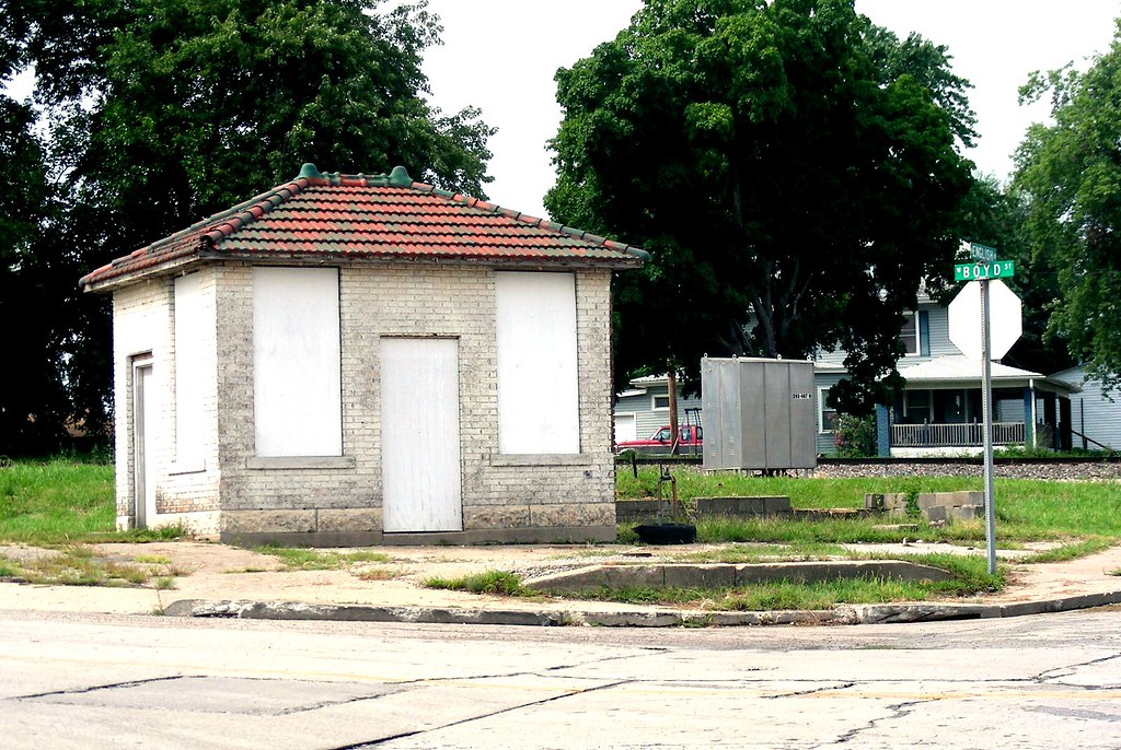 Vintage Gas, Marshall MO 1920s Gas station still standing,… Flickr