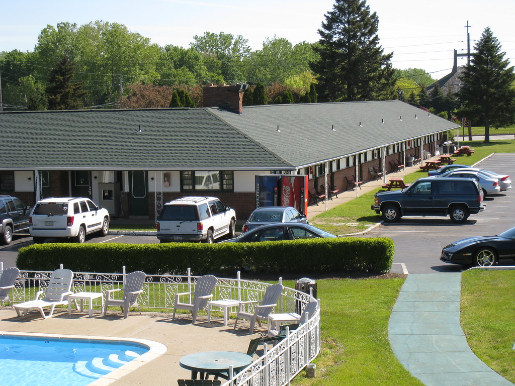 El Patio Motel, Erie, PA. The section of the motel wing wh… Flickr