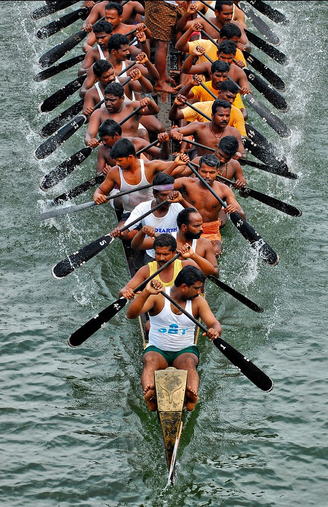 Oarsmen "The 100120 feet long canoes made of a forest woo… Flickr