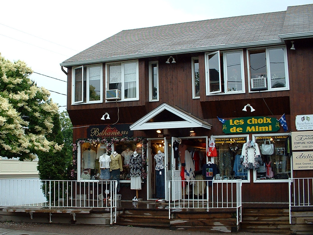 Shops and restaurants on Principale, SaintSauveur Flickr