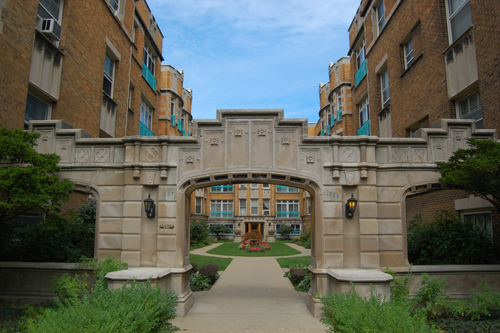 courtyard coop This attractive and unique courtyard build… Flickr