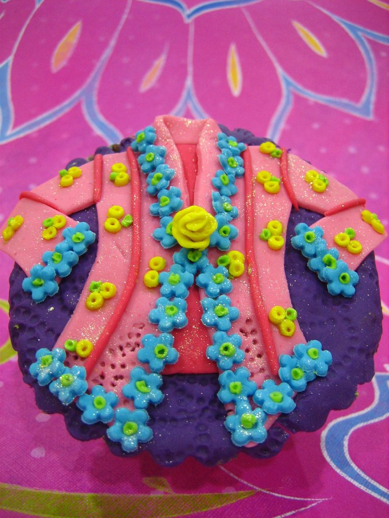 Kebaya Nyonya Decorations made of fondant.. Anita Flickr