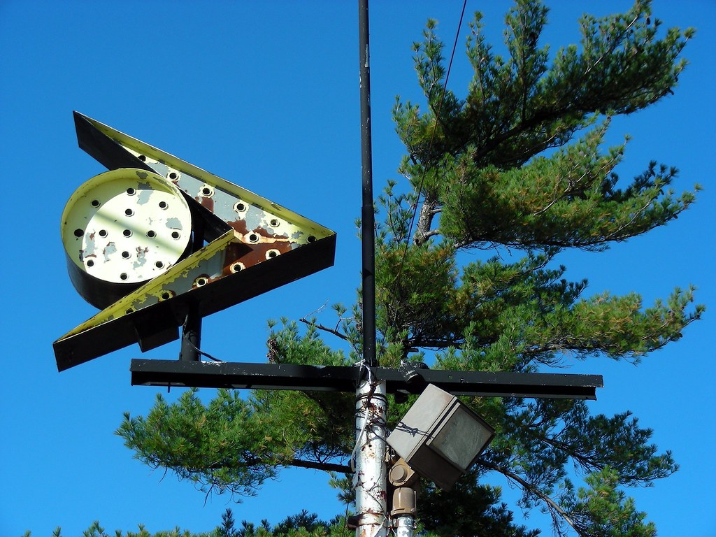 Arrow sign Former Used car lot in KCK John Flickr