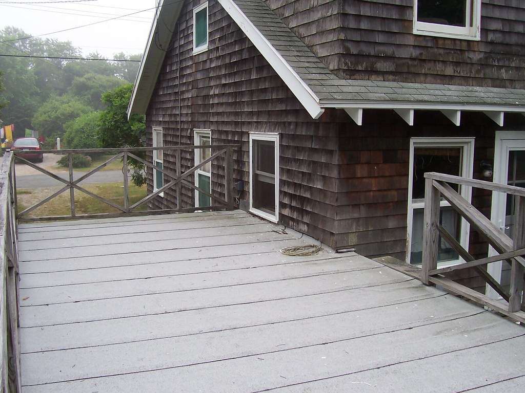 Glover's Cottage Garage roof deck, NE corner and east side… Flickr