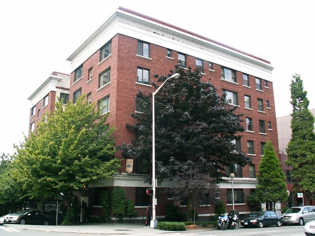 0830200857 The Humphrey Apartments (1923) has a Ushape (… Flickr