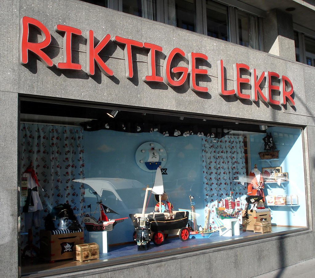 Riktige Leker Toy stores are a haven for Comic Sans From m… Flickr