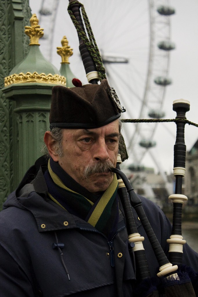 Scotsman aka Braveheart A Scotsman playing the bagpipes on… Flickr
