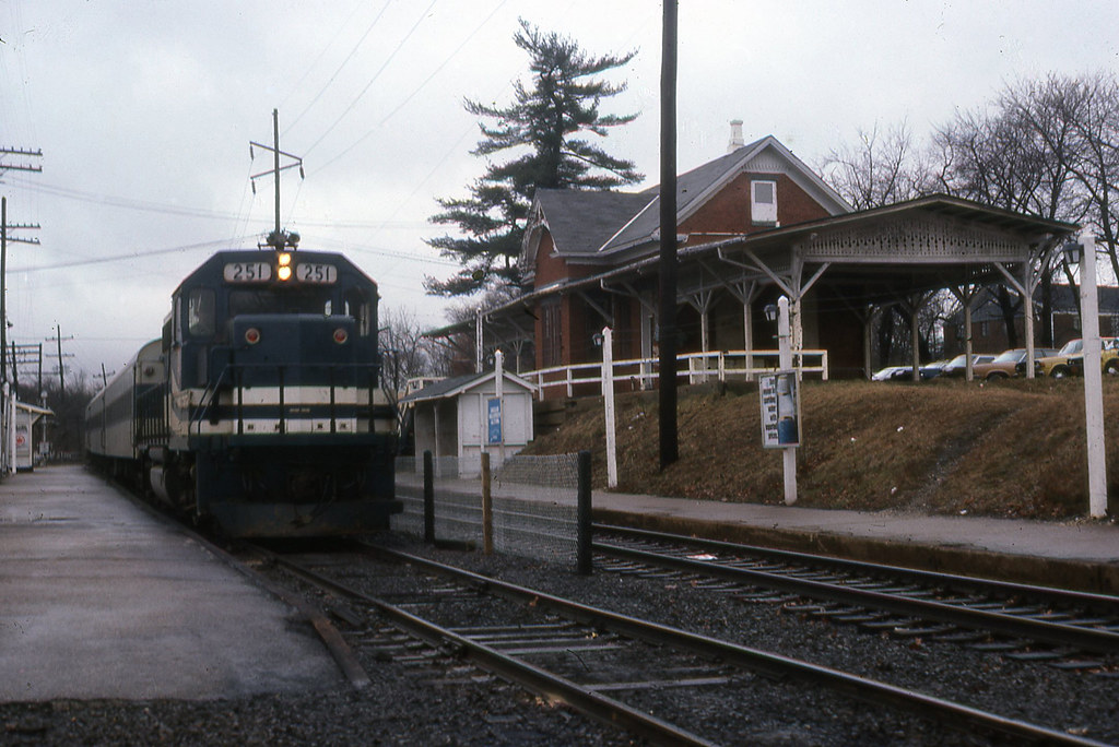 LIRR 251 at Sea Cliff Eastbound at the Sea Cliff, New York… Flickr