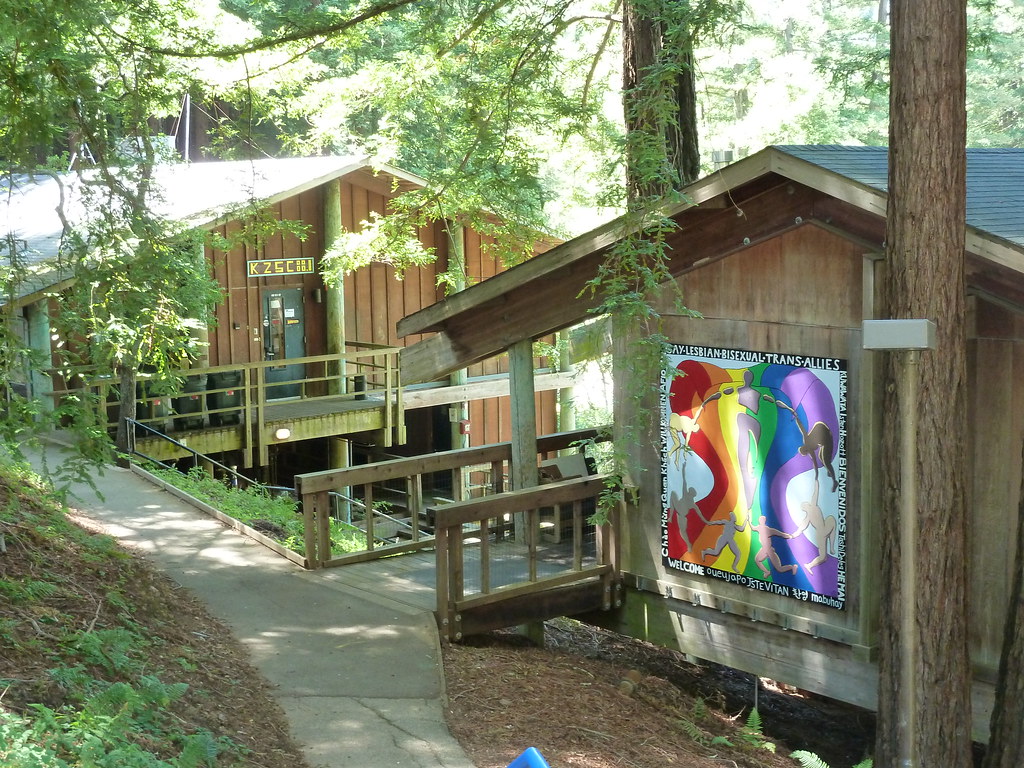 P1000804 The KZSC radio, and the Cantu Queer Center. ) Bananana