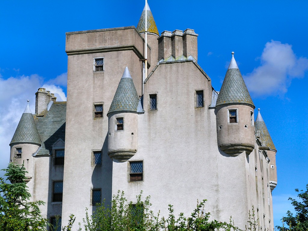 Leslie Castle There are surviving engravings of Leslie Cas… Flickr