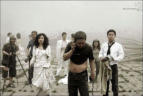 earthquakewedding trying to reach out.. shijialee