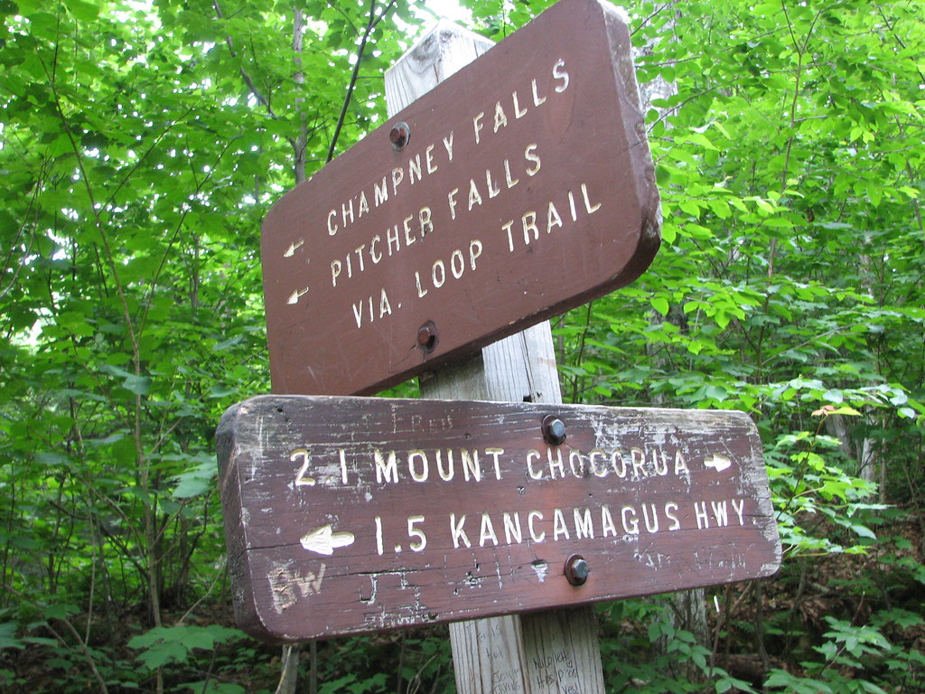 Trail sign to the falls martin_quarry Flickr