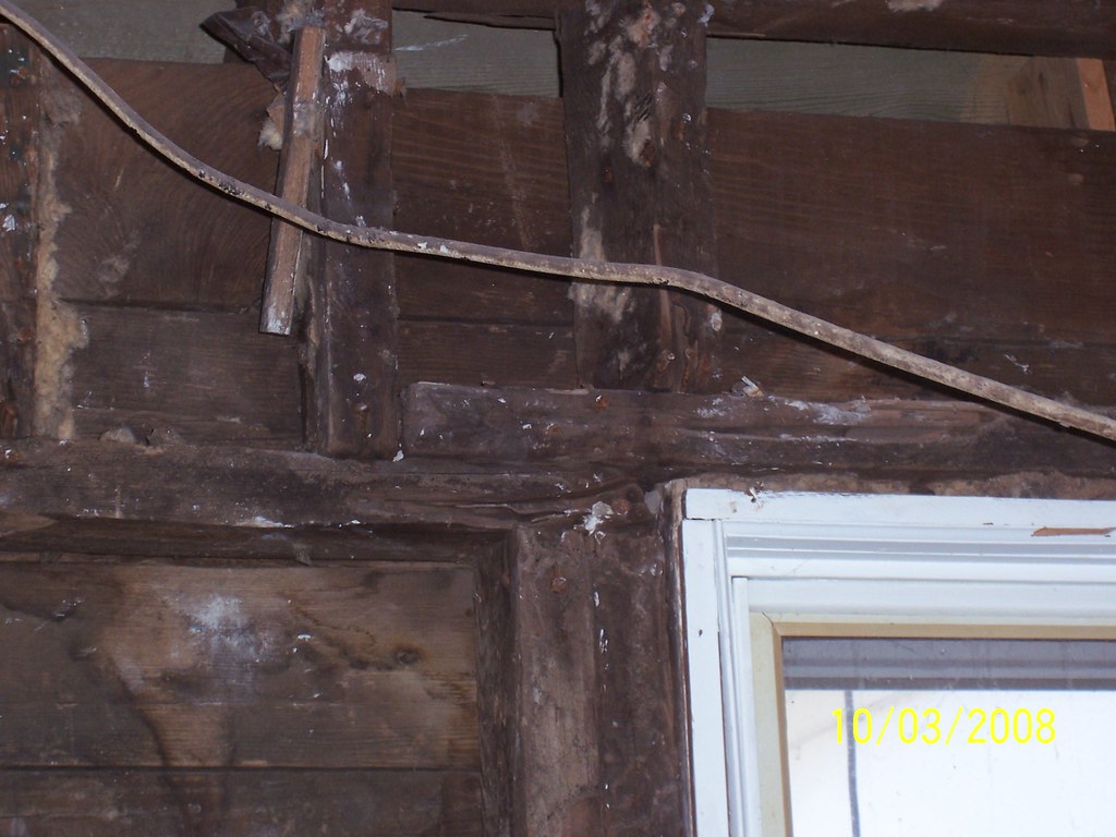 Bathroom exterior wall with poor framing 2.JPG bowenbl Flickr