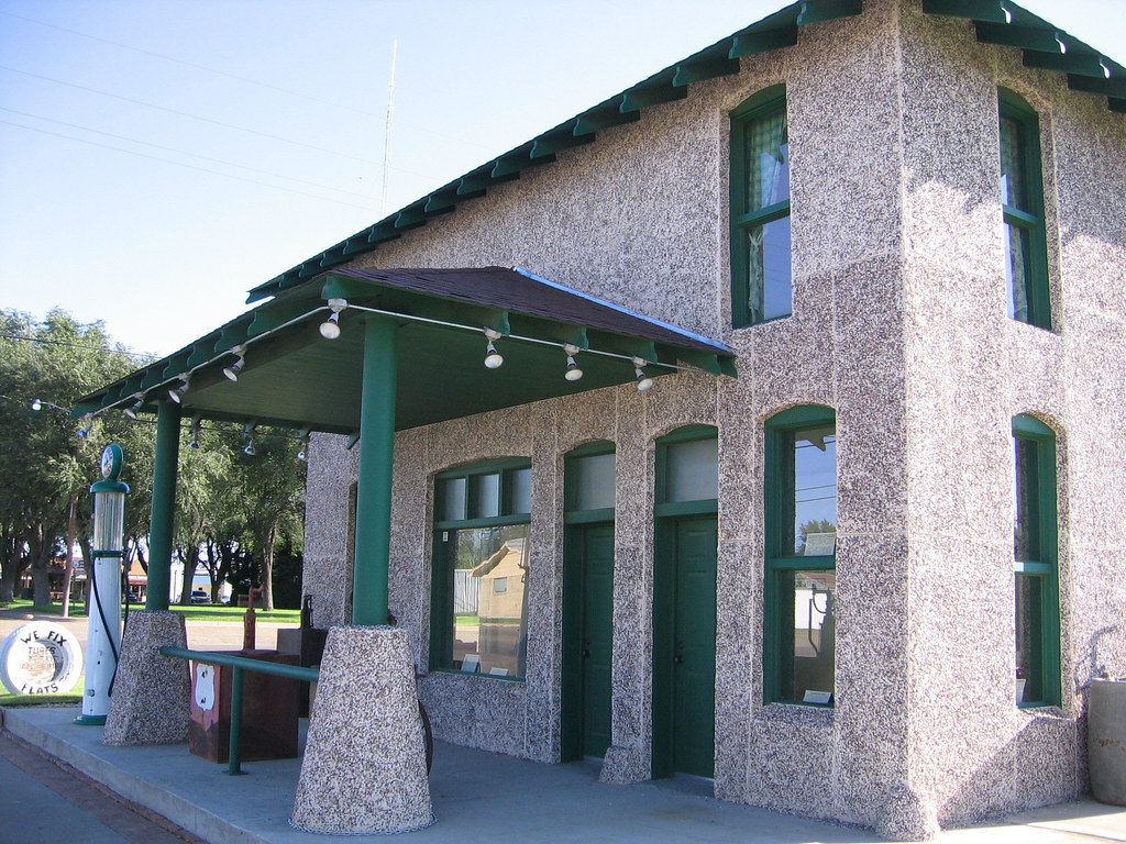 Classic Gas Station_Vega Classic Route 66 gas station in V… Flickr