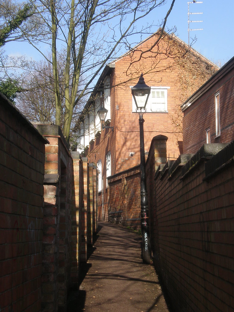 Evington Footway, Leicester The Evington Footway runs from… Flickr