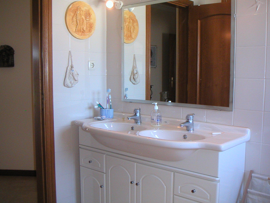 Master bath double sink Visit PortugalHolidayVacation.co… Flickr
