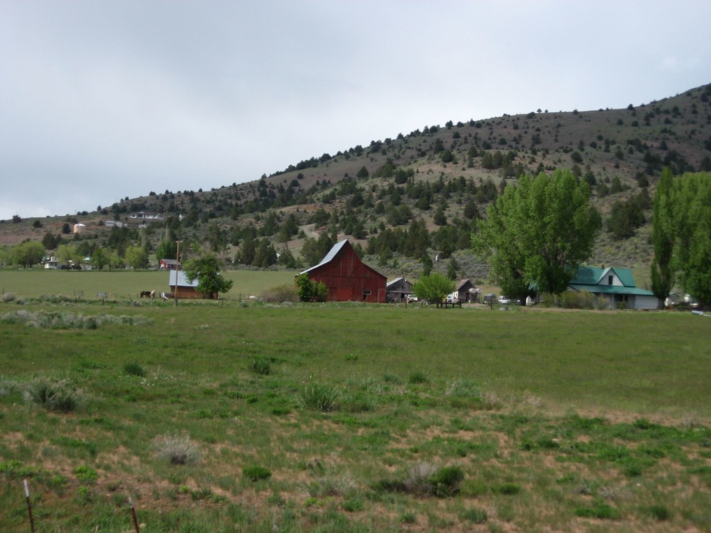 Barn on the Outskirts of Lakeview, Oregon Lakeview is an i… Flickr