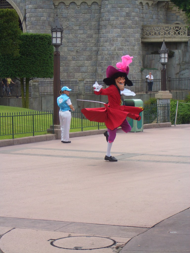 Disneyland resort Paris Captain Hook at disney parade at d… Flickr