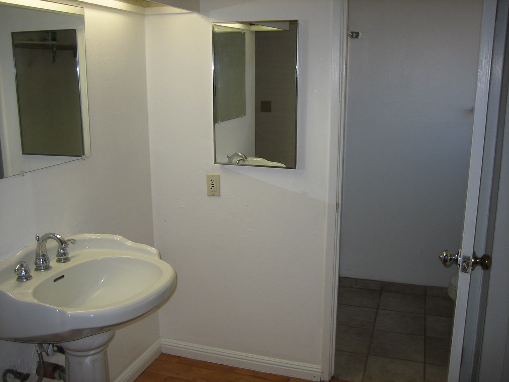 IMG_1625 Master bedroom bathroom. Outside is the sink, i… Flickr