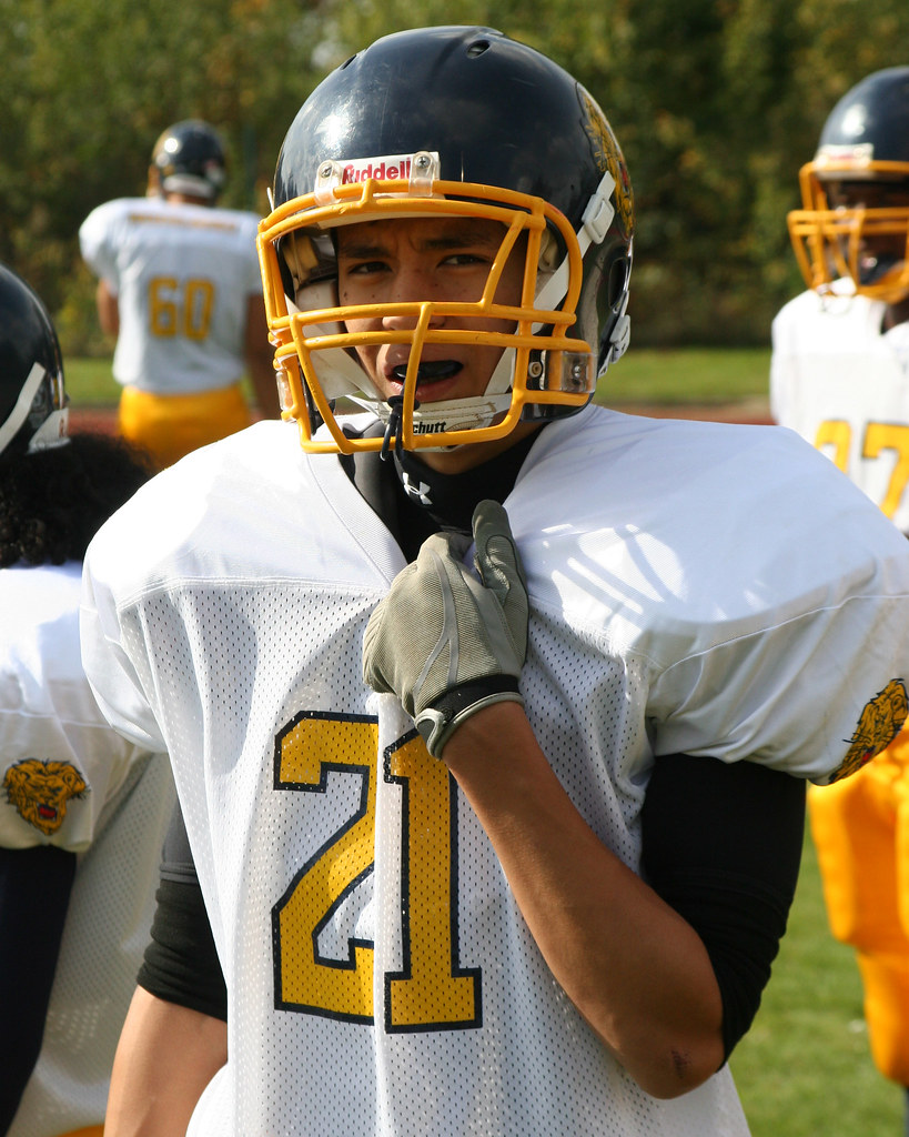 HHS vs. Vilseck Football The Heidelberg High School Lions’… Flickr