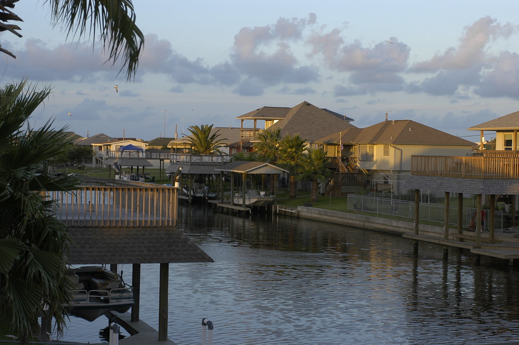 Tiki Island Homes_p1 Larry Bozka Flickr